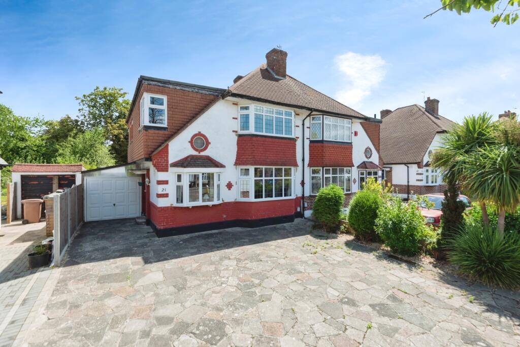 Main image of property: Kinross Avenue, WORCESTER PARK, Surrey, KT4