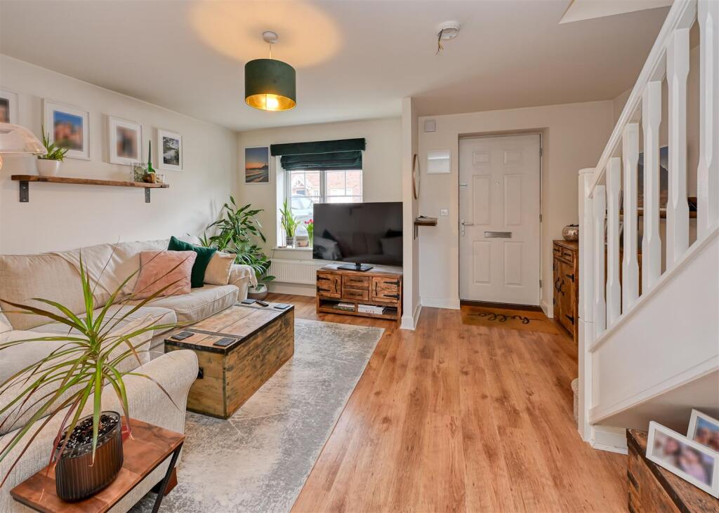 24 Thelwell Drive, Codsall, Wolverhampton, WV8 1FD photo 3