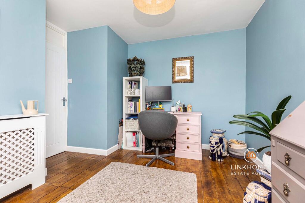 House in Poole, Foxholes - More