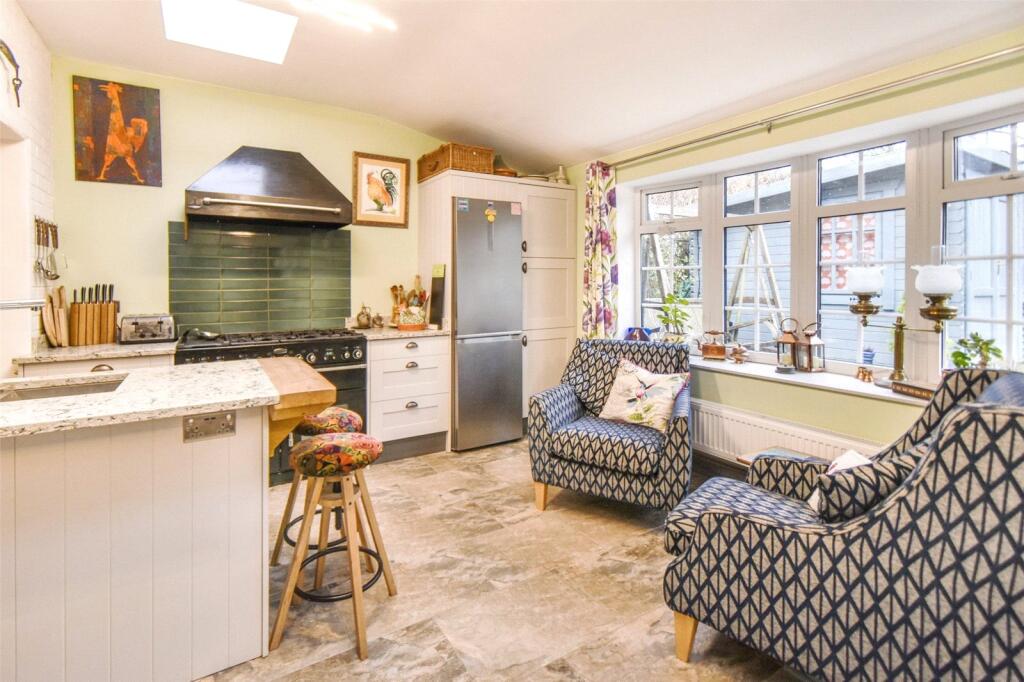 House in Basingstoke and Deane, Newnham - More