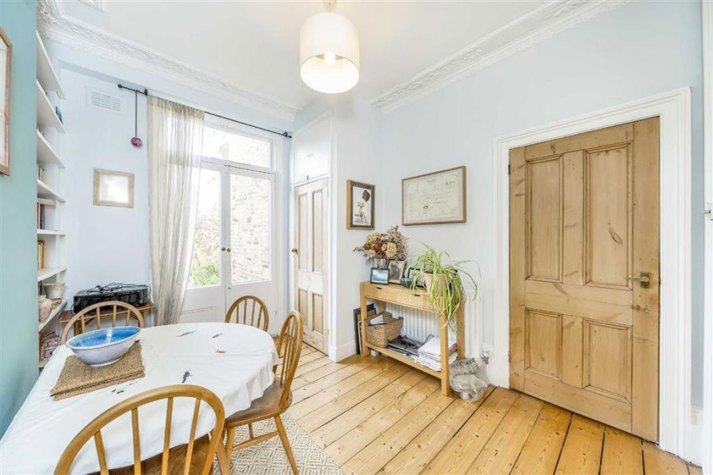 Apartment in London - More
