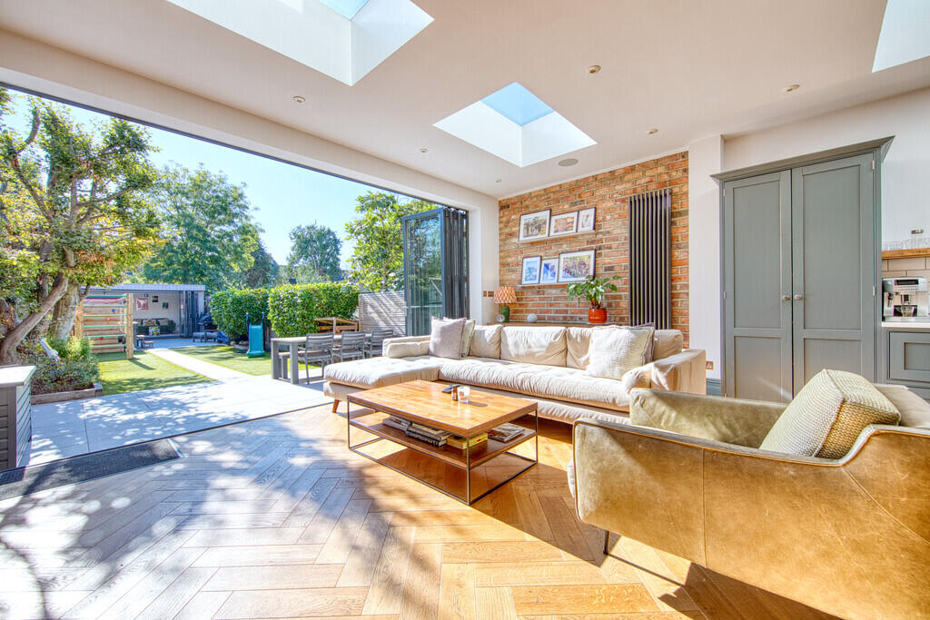 House in London, Aldersbrook, Redbridge - View 5