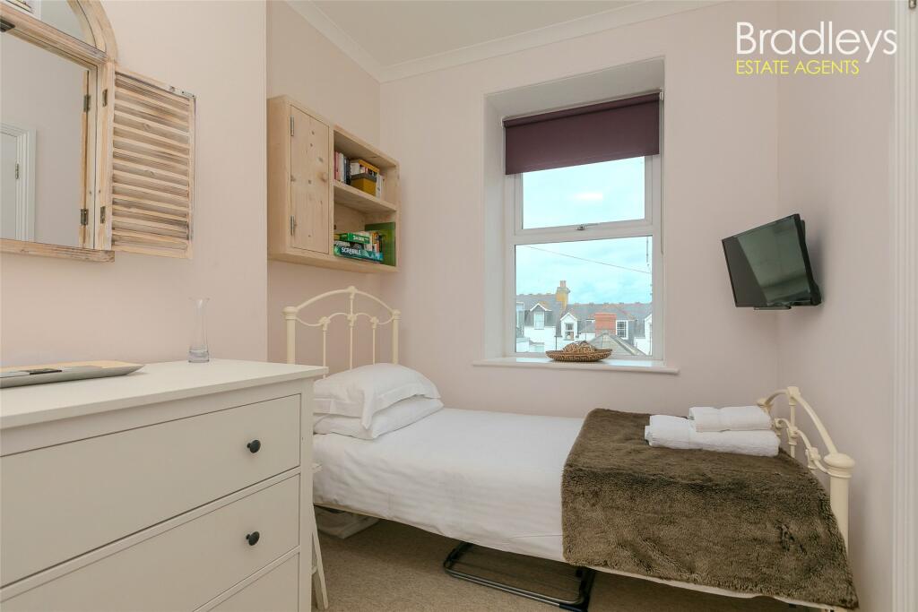 Apartment in Truro - View 5