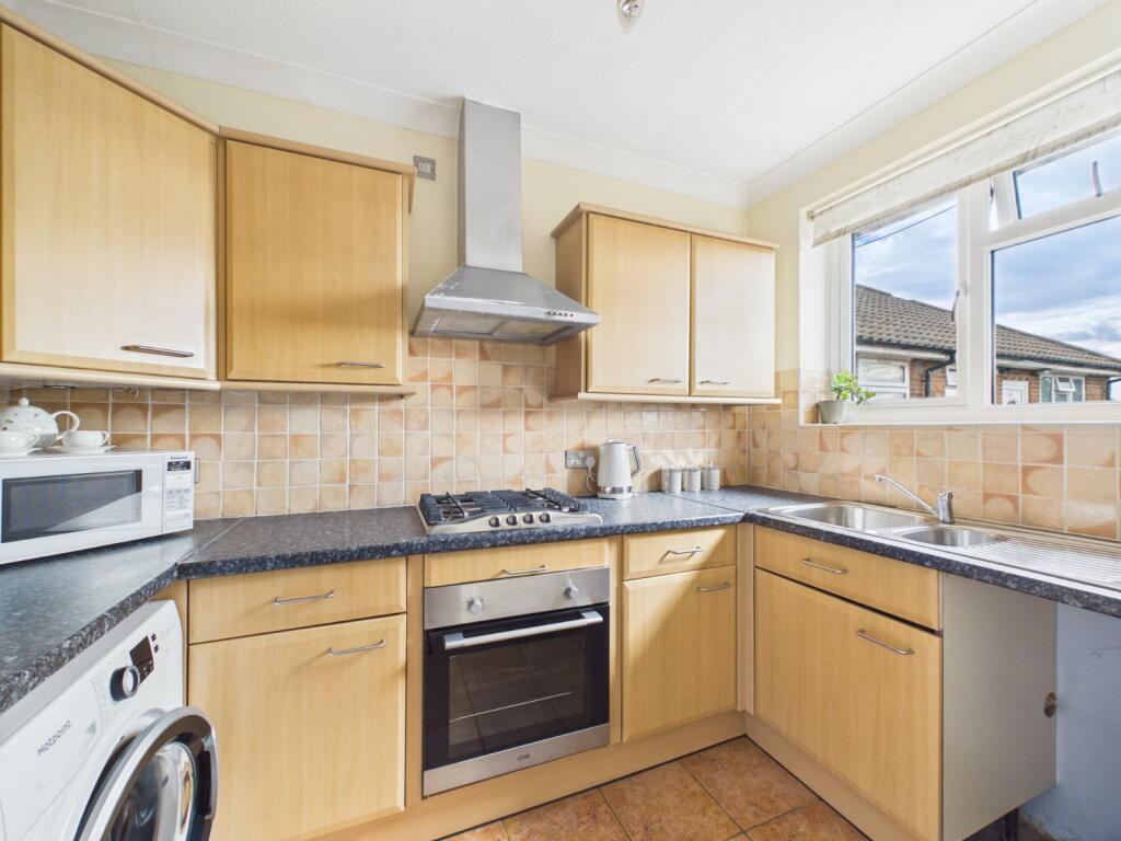 Apartment in Spelthorne, Surrey - View 3