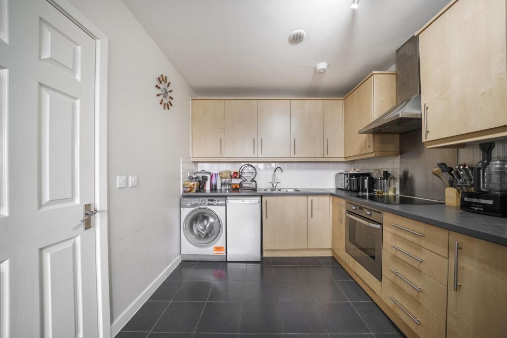 Apartment in Croydon - View 5