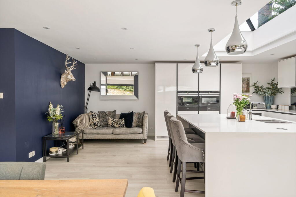 House in East Grinstead, Blackwell - View 5