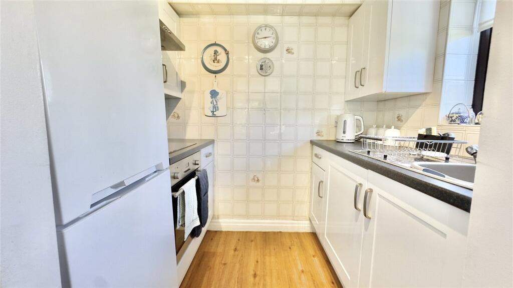Hesslewell Court, Heswall, Wirral, CH60 photo 3