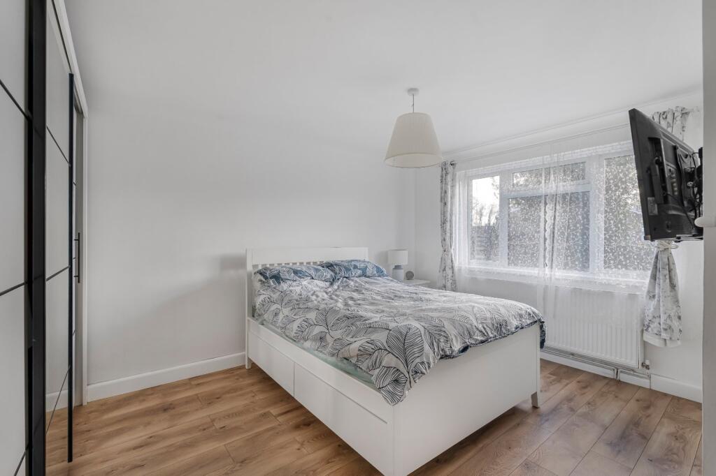 Apartment in East Hampshire, Alton - More