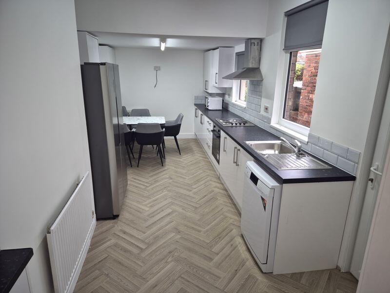 House in Leeds, Headingley Hill, Headingley - View 3