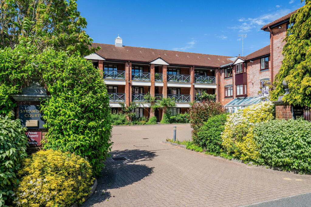 Main image of property: Hoskins Road, Oxted, RH8 9JQ