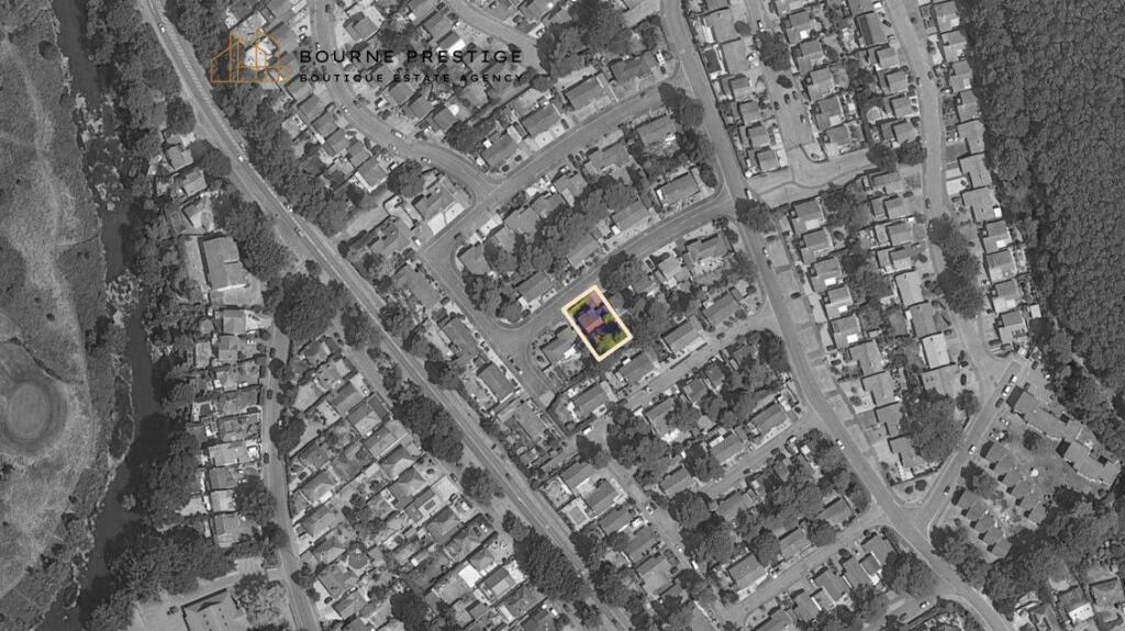 Lynton Crescent, St Catherine's Hill, Christchurch photo 4