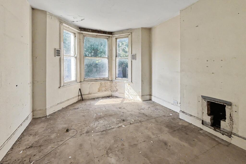 Apartment in London, Merton Park - View 2