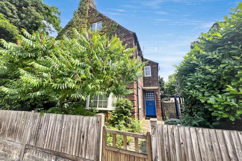 79 Valley Road, Streatham, London SW16 2XL photo 2