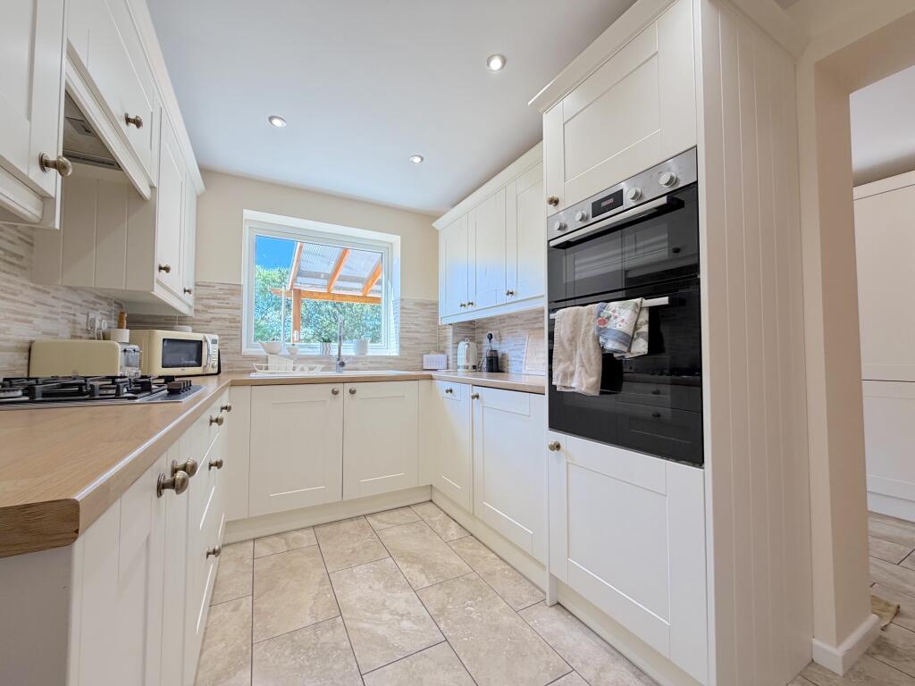 House in Wolverhampton, West Midlands - More