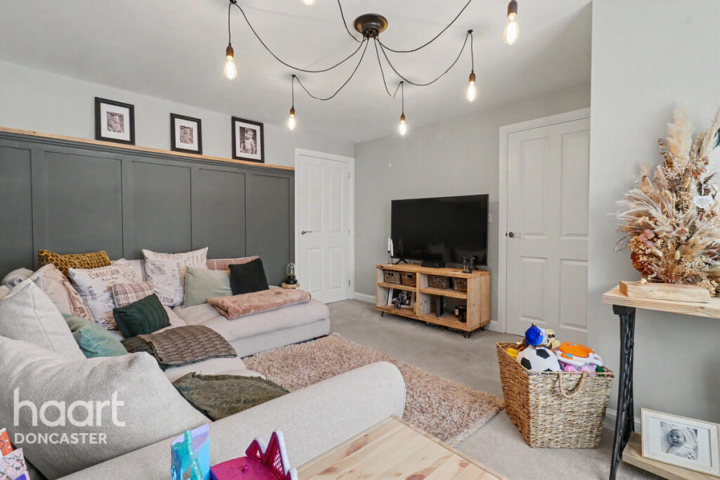 House in Doncaster, Rossington - View 3
