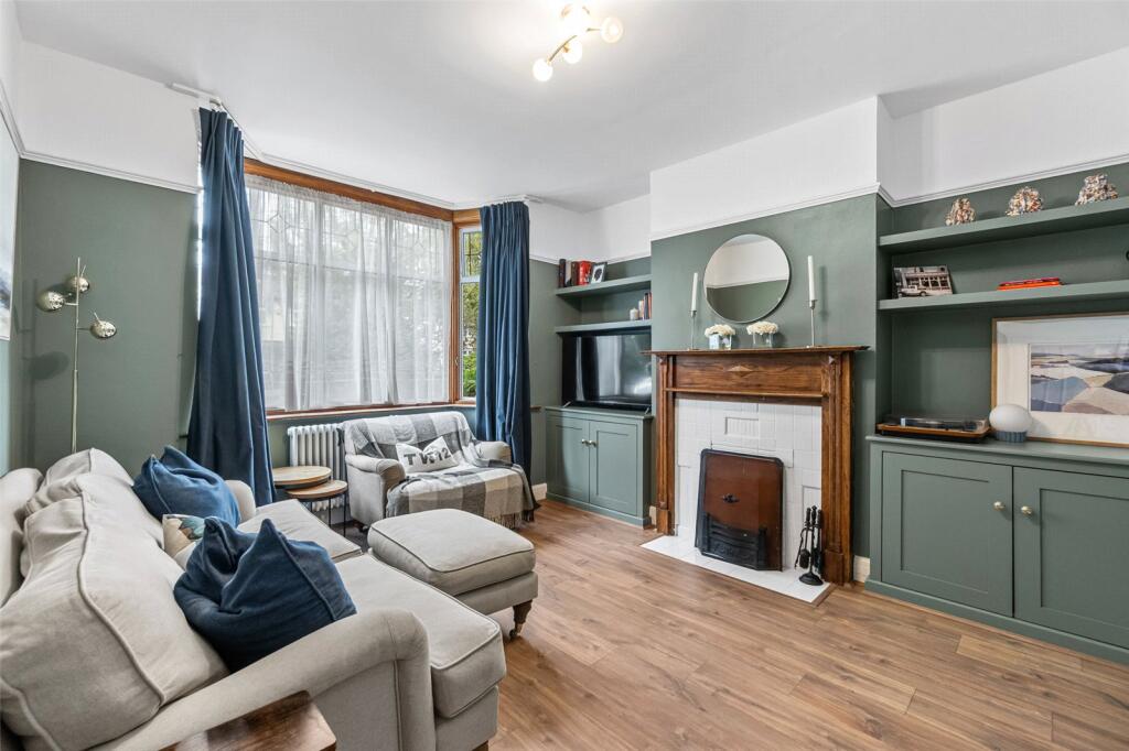 House in London, Hampton - View 2