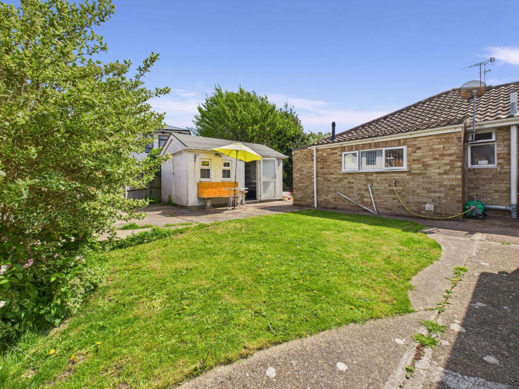 Meadow Road, Worthing, BN11 2SH photo 2