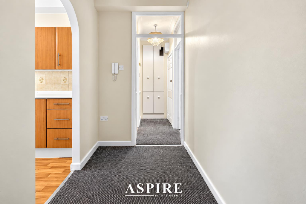 Apartment in Southend-on-Sea - View 3