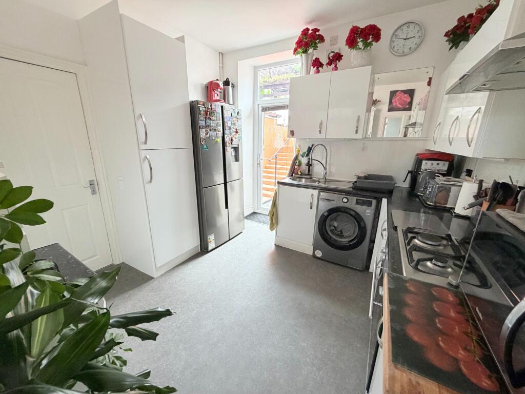 House in Cardiff, Aberaman South - More