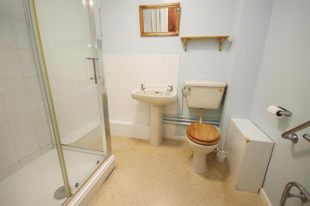 Apartment in Northampton - View 5