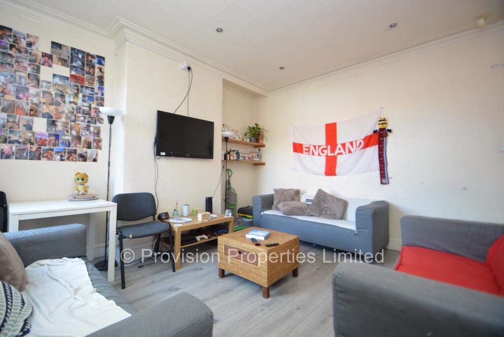 8 bedroom terraced house for rent