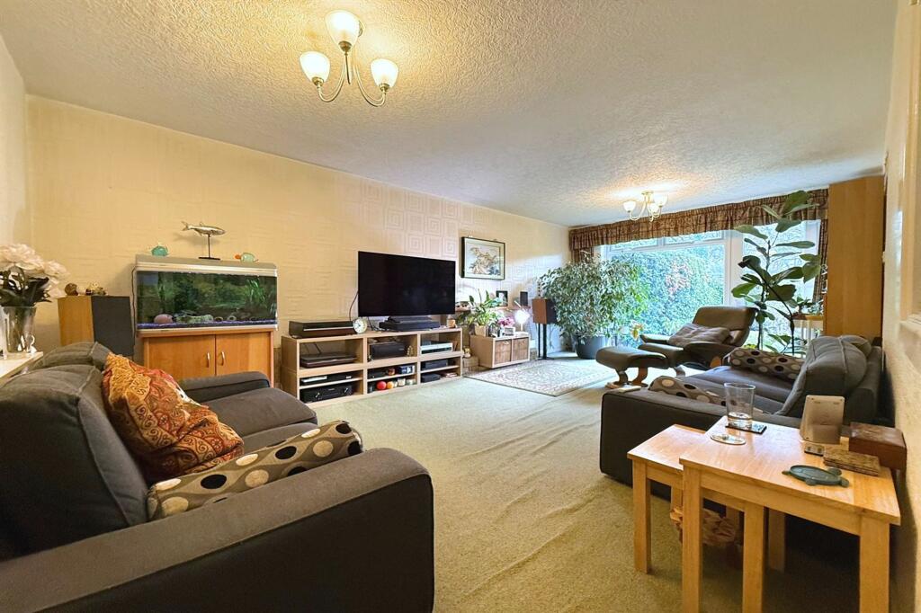 Coppice Avenue, Sale, M33 photo 2