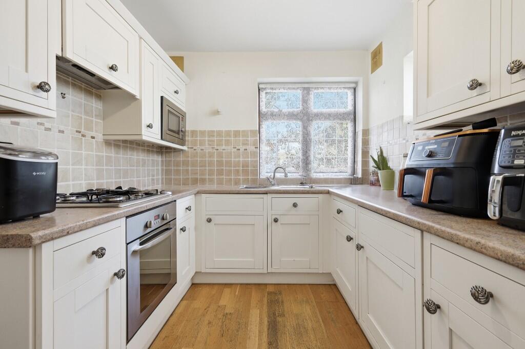 Brook Road, Romford, London, RM2 photo 4