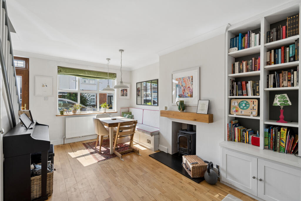 House in Dacorum, Berkhamsted - More