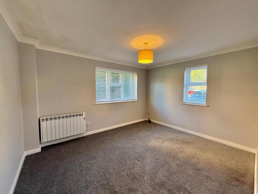 Downs Grove, Basildon photo 4