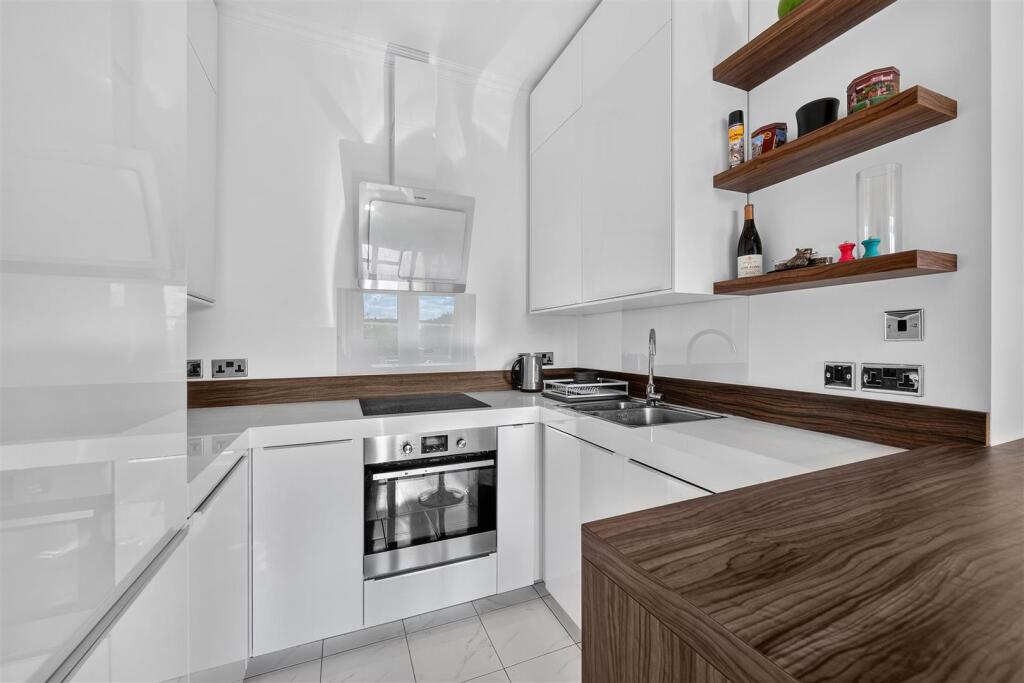 Apartment in London - View 5