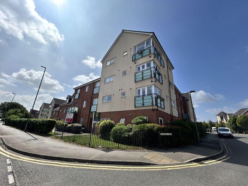 2-bed flat on Vauxhall Way, Dunstable, £200,000