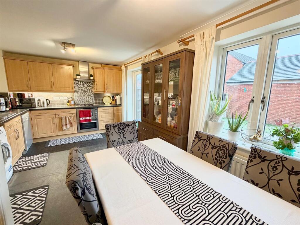 Parkgate Road, West Timperley, Altrincham photo 4