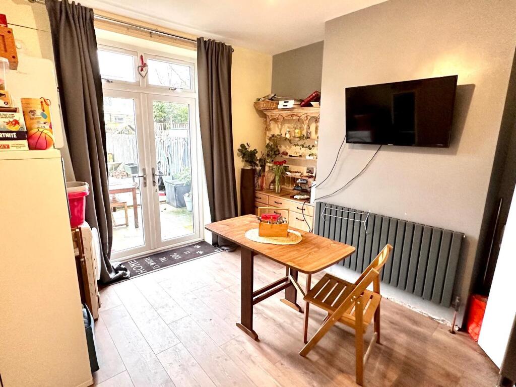 House in Huddersfield - View 3