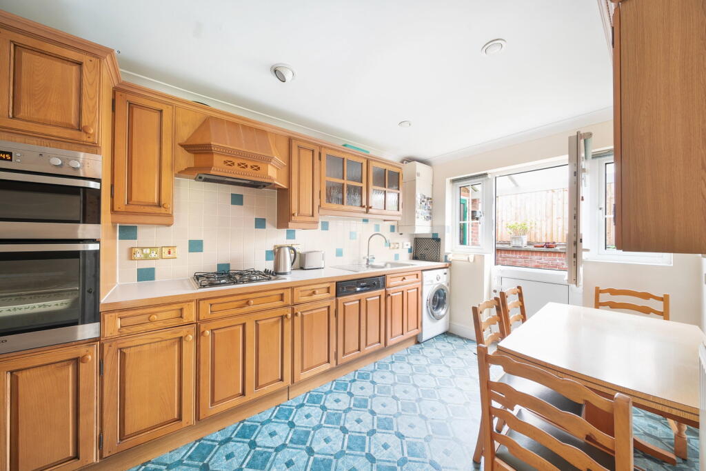 Hillside, Whitchurch, RG28 7SN - View 2