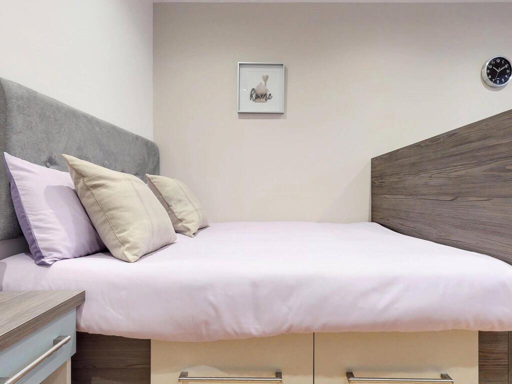 Apartment in Sheffield, Moorfoot, City Centre - View 5
