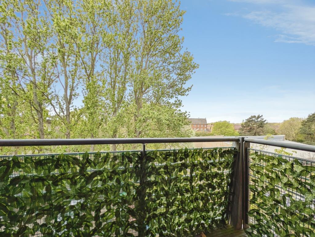 Apartment in Newcastle upon Tyne, North Gosforth - View 4