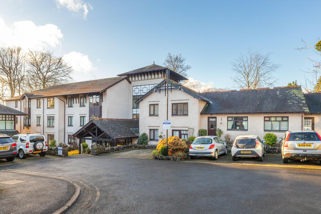 2-bed flat on 110 Elleray Gardens, Windermere, Cumbria, LA23 1JE, £139,000