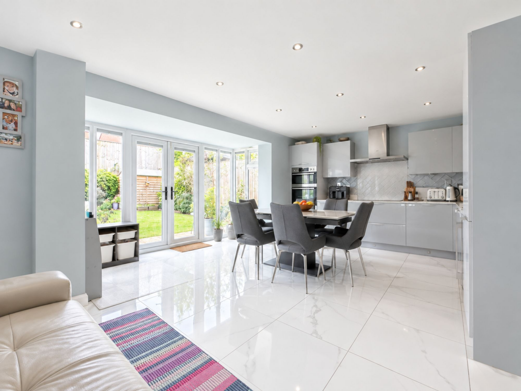 Honeysuckle Close, Wilmslow, SK9 photo 3