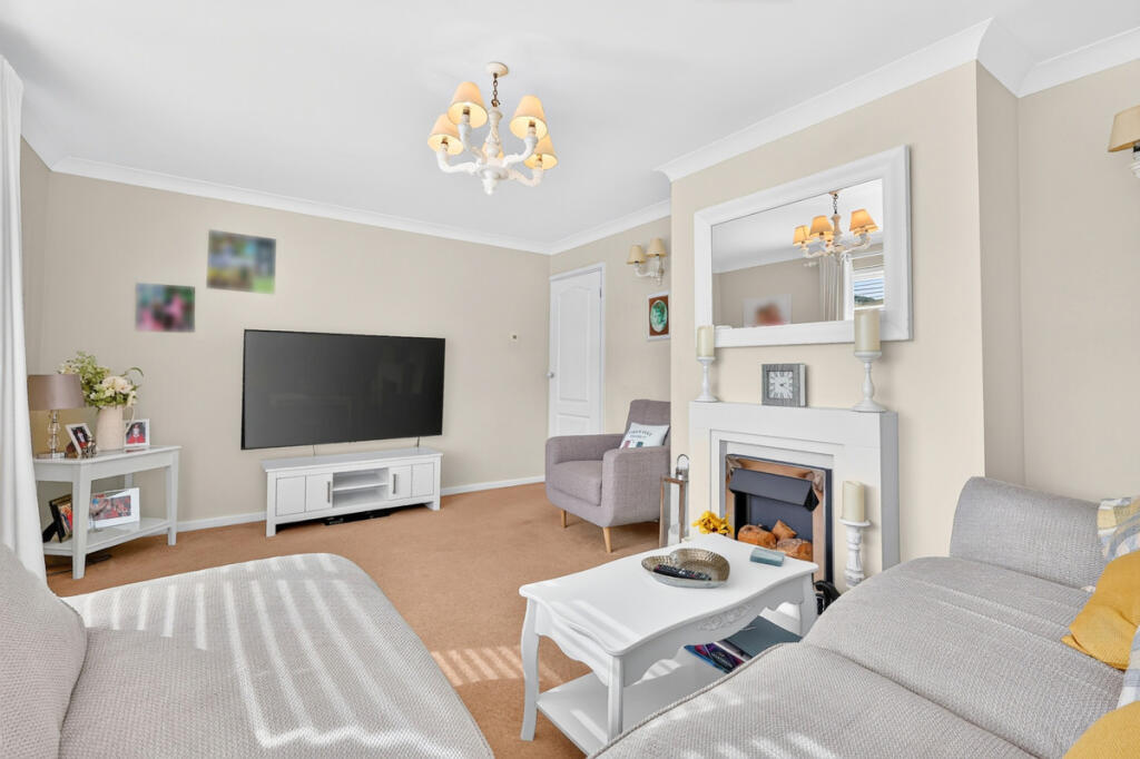 House in Castle Point, South Benfleet - View 4