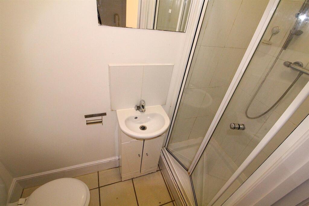Apartment in Rugby, New Bilton - View 5