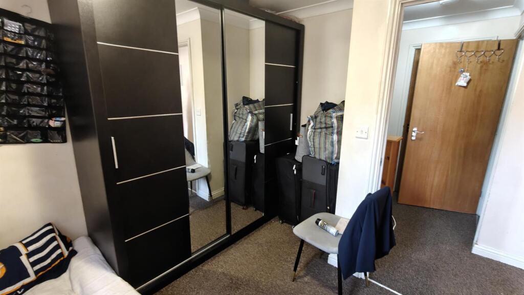 Apartment in Peterborough, West Town - View 5