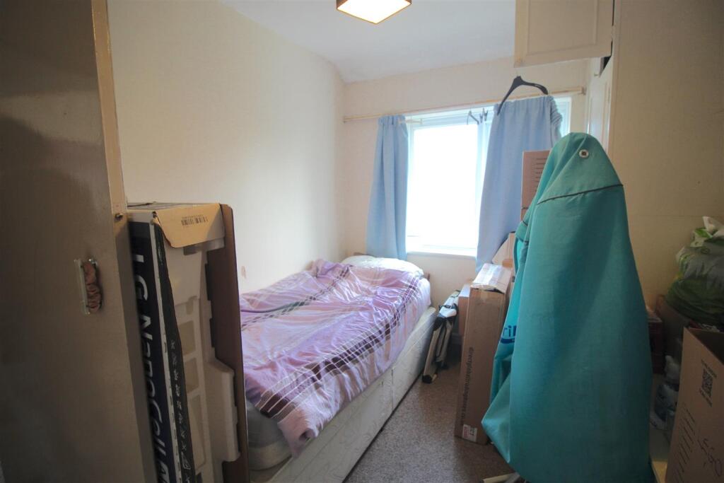 House in Birmingham, West Midlands - More