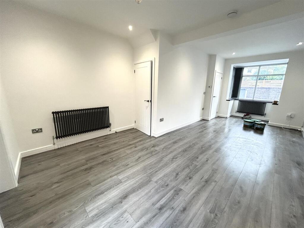 House in Newport - View 3