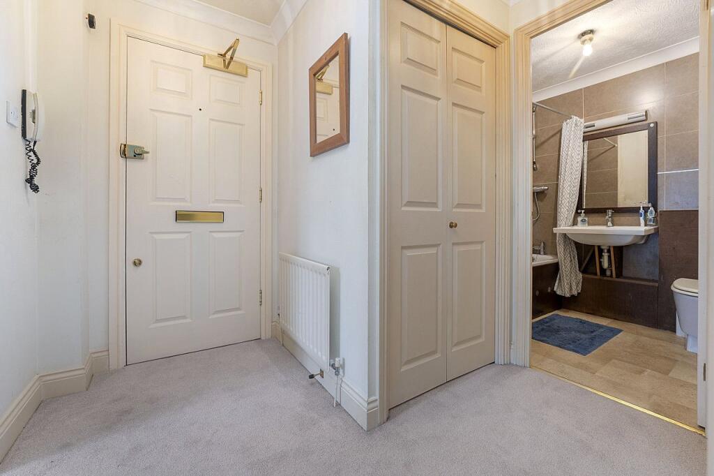 Apartment in Sutton - More