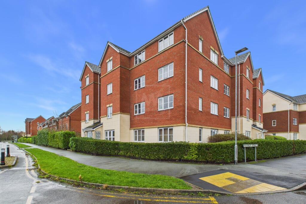 2-bed flat on Mckinley Street, Great Sankey, WA5, £137,000