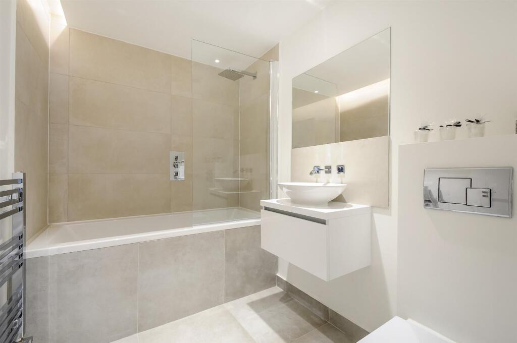 Apartment in London - View 5