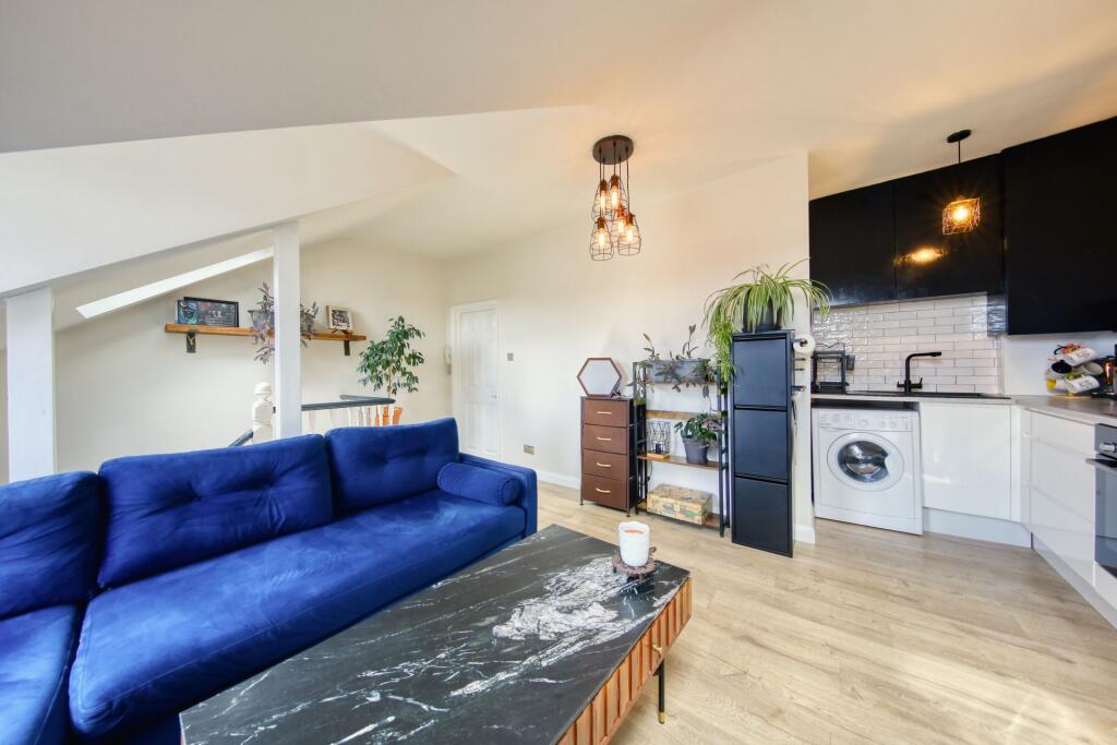 Apartment in Kingston upon Thames - More