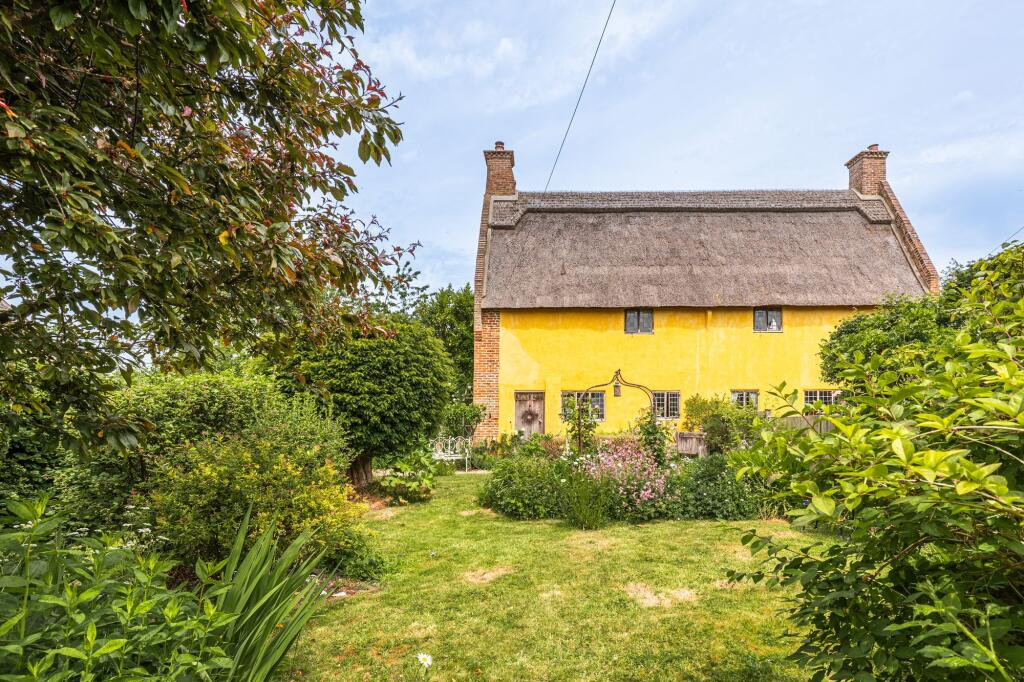 Main image of property: Characterful Semi-Detached Cottage in Edingthorpe