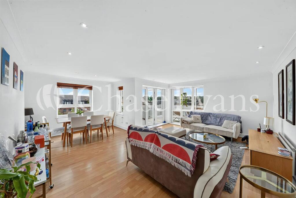 Main image of property: St Davids Square, Isle Of Dogs, London, E14