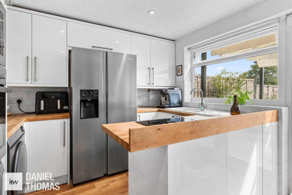 House in Epping Forest, Waltham Abbey - More